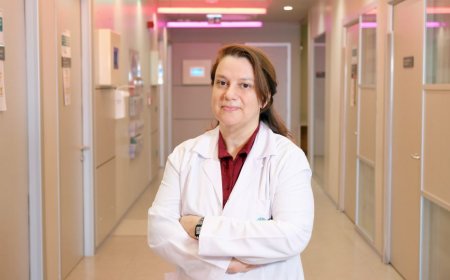 Masa Başı Çalışan Kadınlarda Boyun Ağrısı Neden Artıyor?