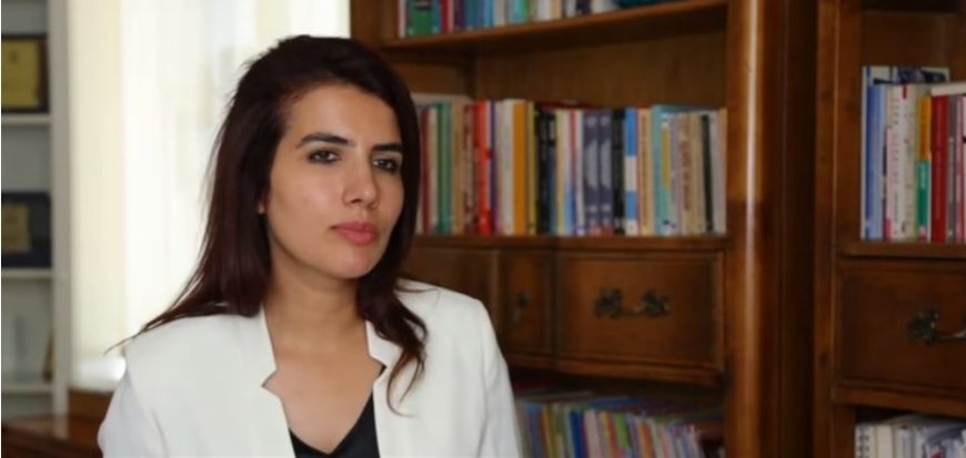 Felsefe ve Psikolojiyi Buluşturan Uzman: Dr. Özlem Koç Özden Kimdir?